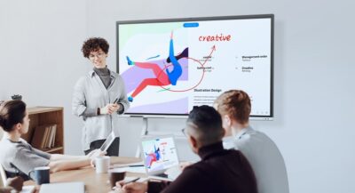 So Sánh Màn Hình Tương Tác Và Bảng Tương Tác