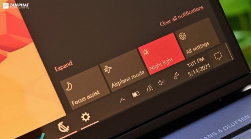man-hinh-laptop-bi-o-vang (5)
